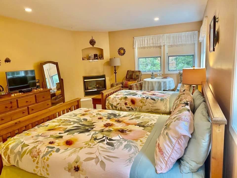 Seafarers Bed & Breakfast Tofino Luaran gambar